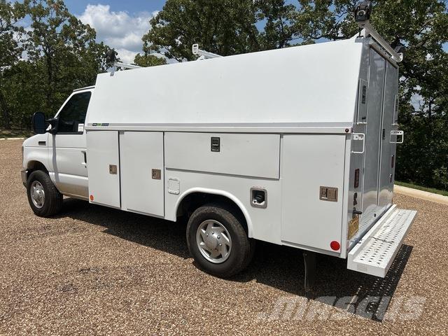 Ford E-350 皮卡车