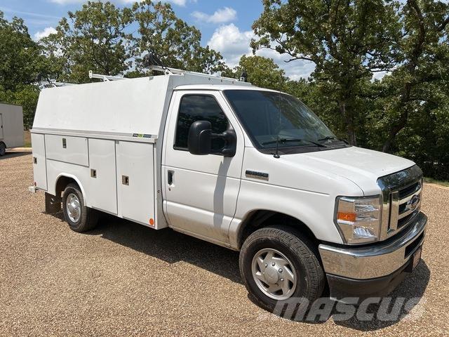 Ford E-350 皮卡车