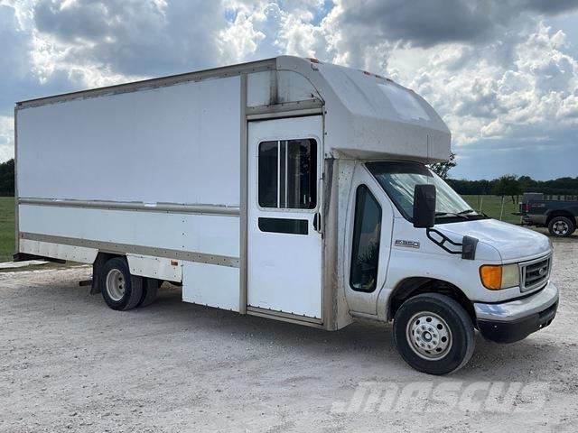 Ford E-350 厢式货车