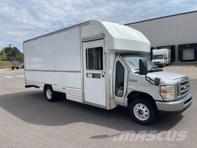 Ford E-350 厢式货车