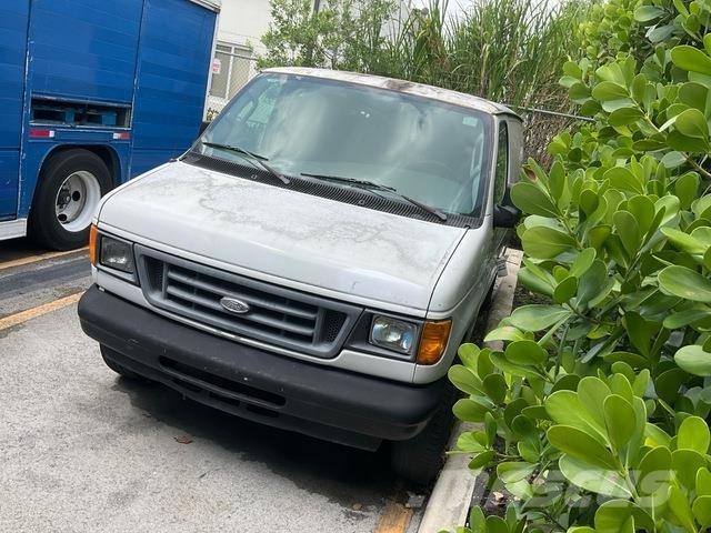 Ford E-350 大型面包车