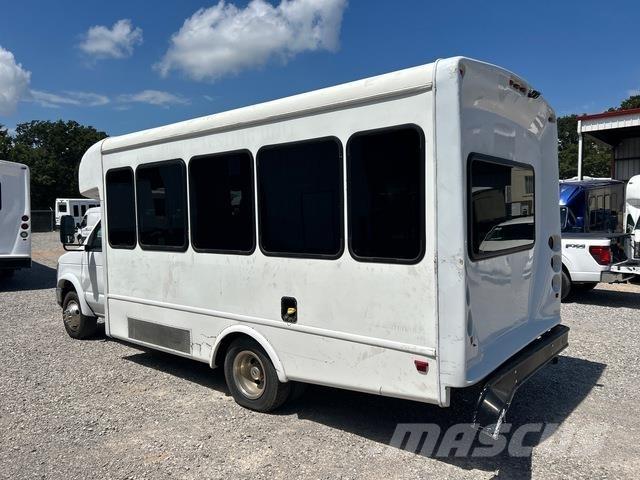 Ford E-350 迷你巴士