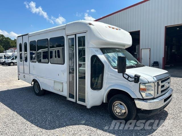 Ford E-350 迷你巴士