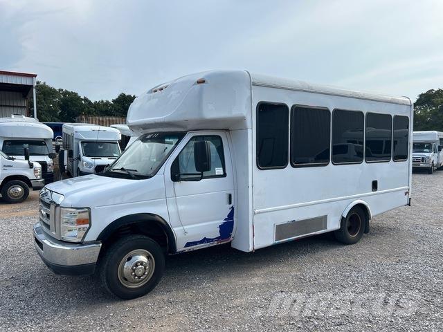 Ford E-350 迷你巴士