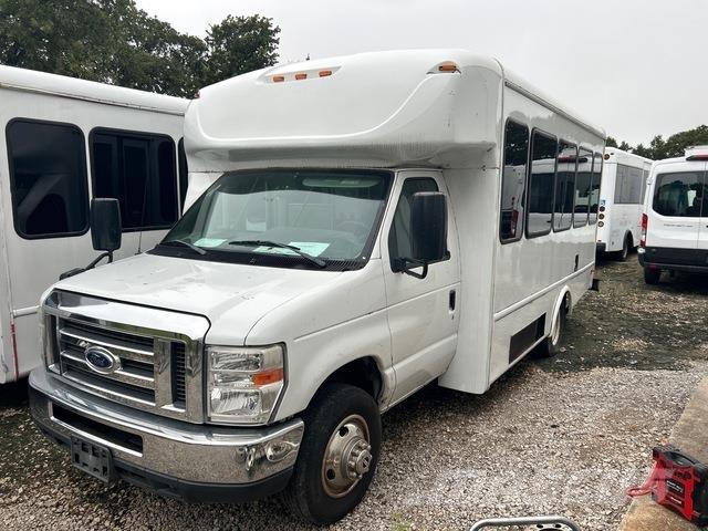 Ford E-350 迷你巴士