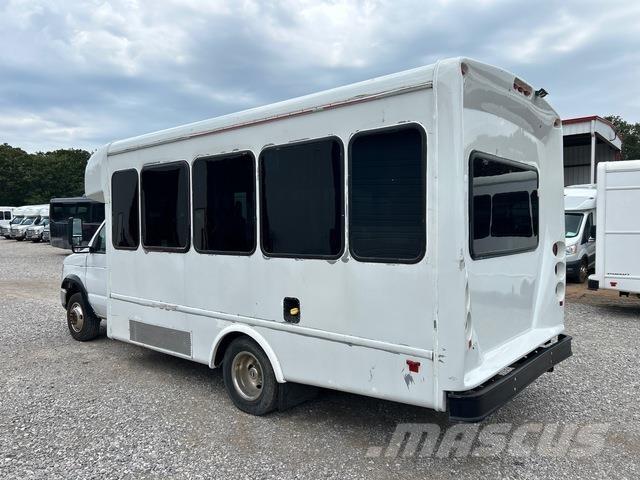 Ford E-350 迷你巴士