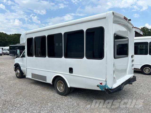 Ford E-350 迷你巴士