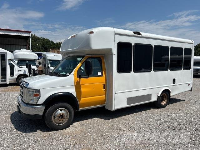 Ford E-350 迷你巴士