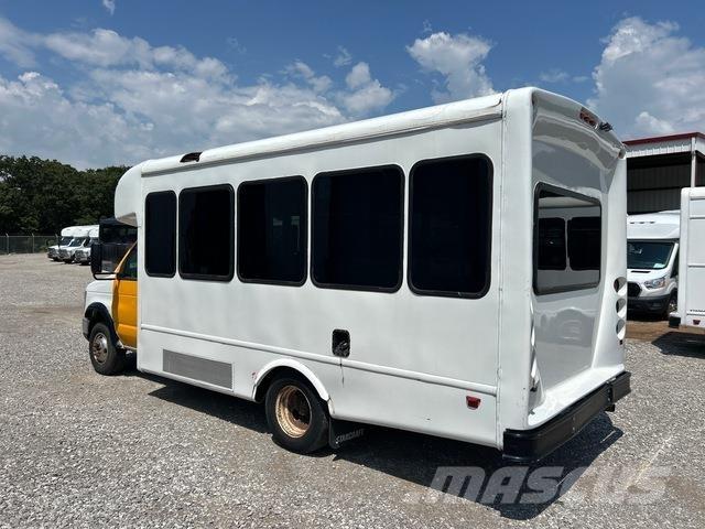 Ford E-350 迷你巴士
