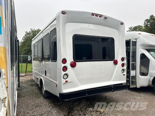 Ford E-350 迷你巴士