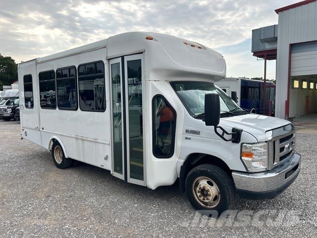 Ford E-350 迷你巴士