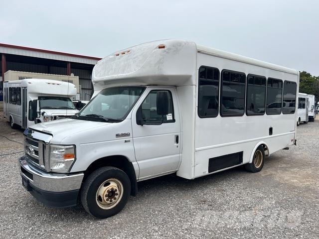 Ford E-350 迷你巴士