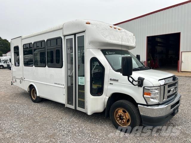 Ford E-350 迷你巴士