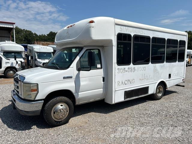 Ford E-350 迷你巴士