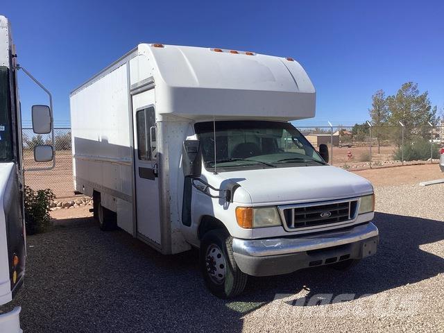 Ford E-350 厢式货车