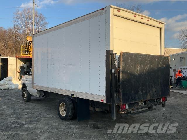 Ford E-350 厢式货车