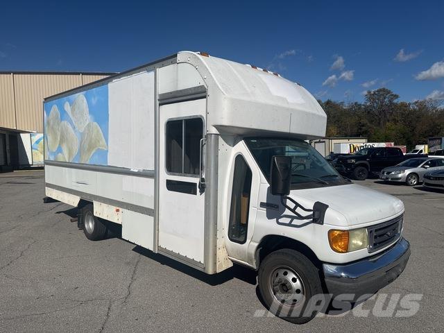 Ford E-350 商务面包车