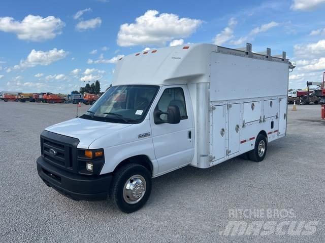 Ford E-450 皮卡车