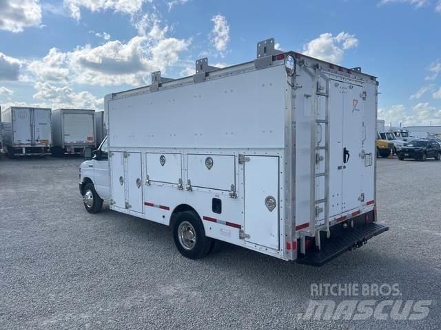 Ford E-450 皮卡车