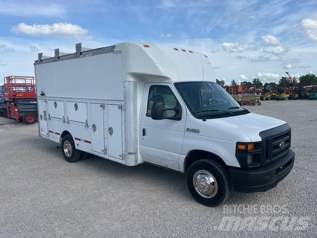 Ford E-450 皮卡车