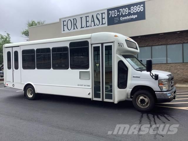 Ford E-450 迷你巴士