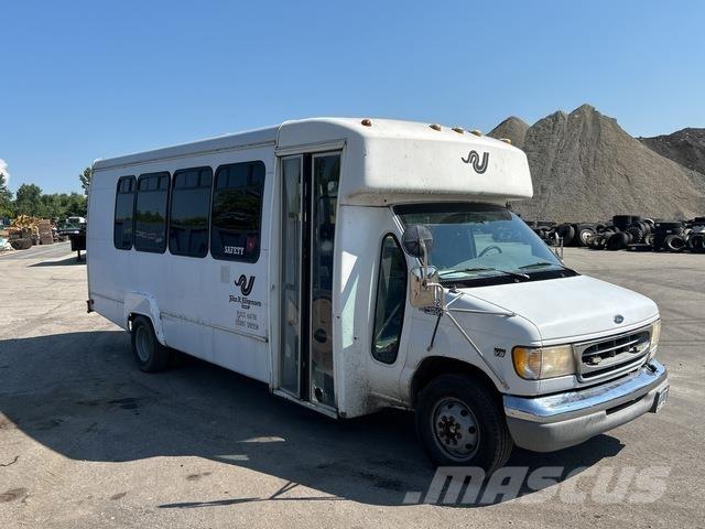 Ford E-450 迷你巴士