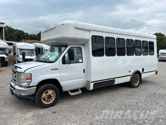 Ford E-450 迷你巴士