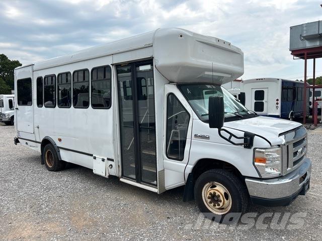 Ford E-450 迷你巴士