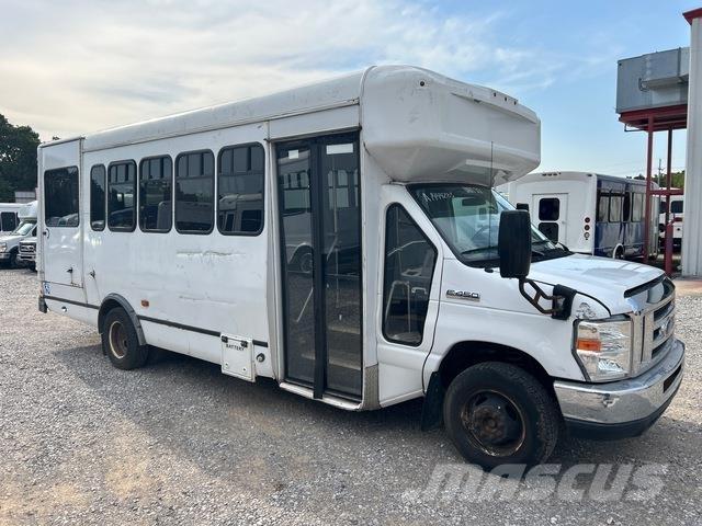 Ford E-450 迷你巴士