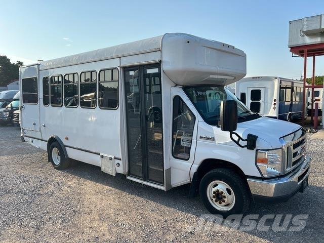 Ford E-450 迷你巴士