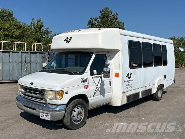Ford E-450 迷你巴士