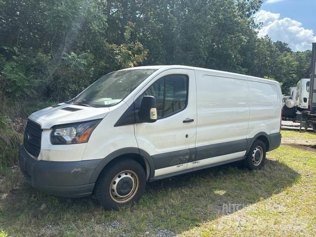 Ford E150 大型面包车