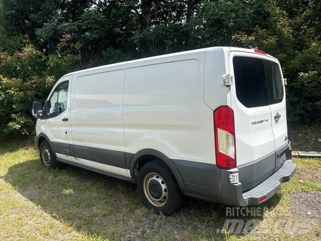 Ford E150 大型面包车