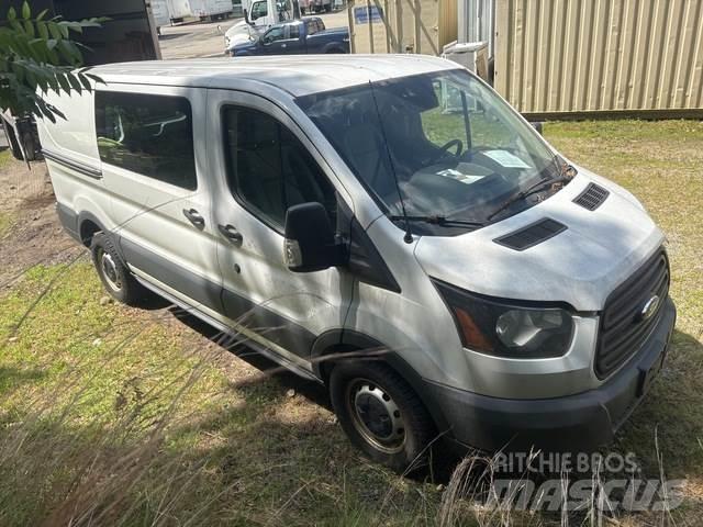 Ford E150 大型面包车