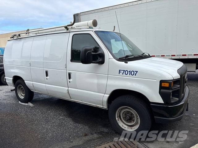 Ford E250 大型面包车