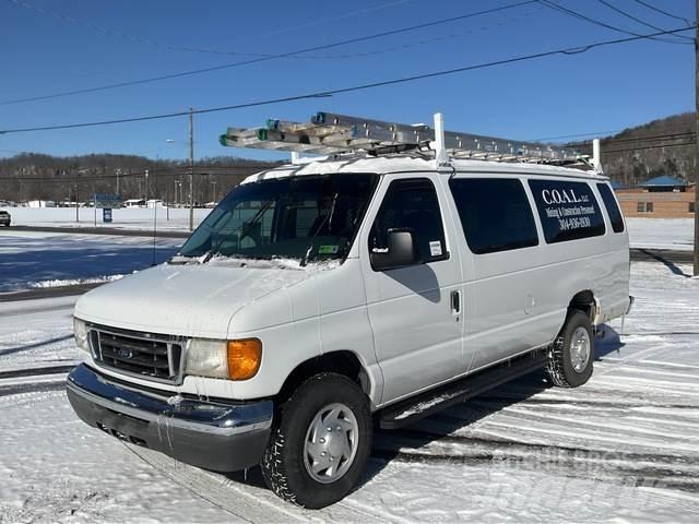 Ford E350 大型面包车