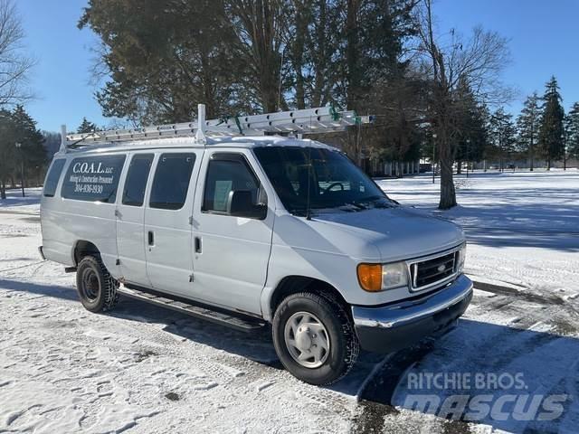 Ford E350 大型面包车