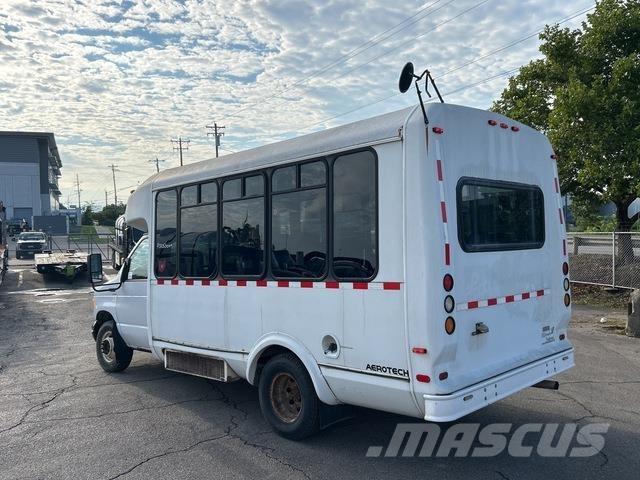 Ford E350 迷你巴士