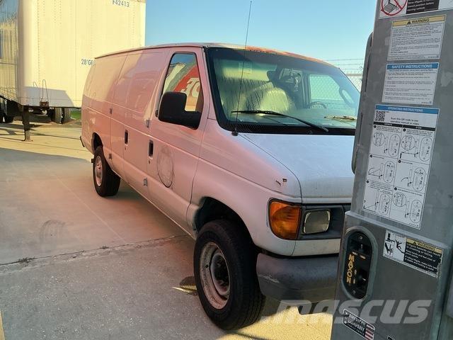 Ford E350 厢式货车