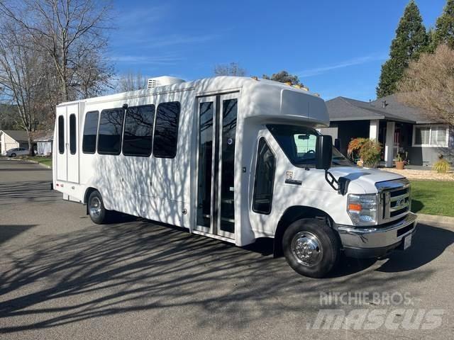 Ford E450 大型面包车