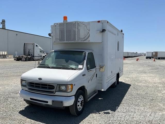 Ford E450 大型面包车