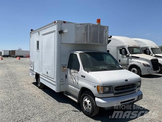 Ford E450 大型面包车