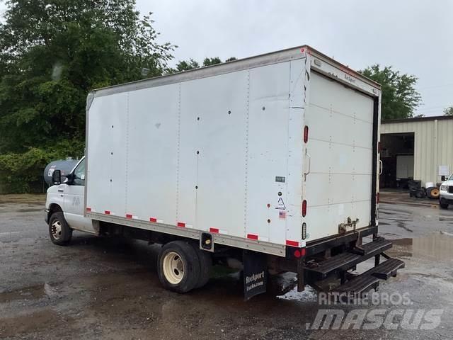 Ford E450 大型面包车