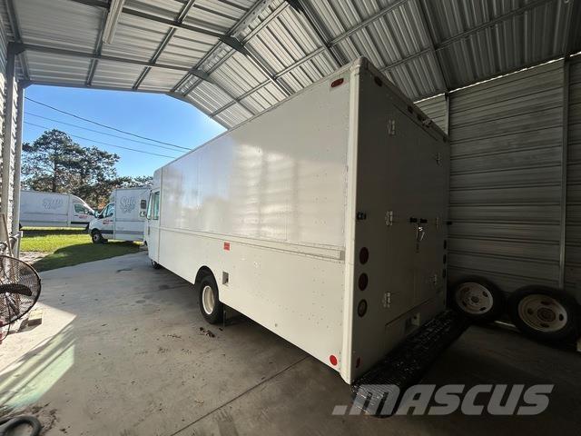 Ford Econoline 商务面包车