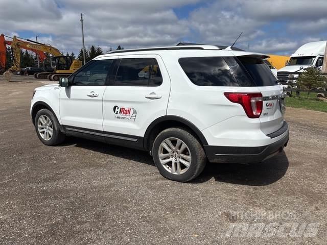 Ford Explorer 汽车