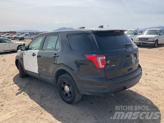 Ford Explorer 汽车