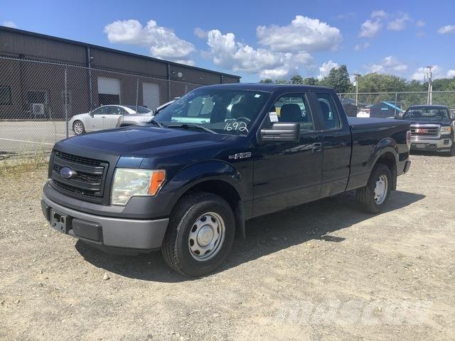 Ford F-150 XL 皮卡车