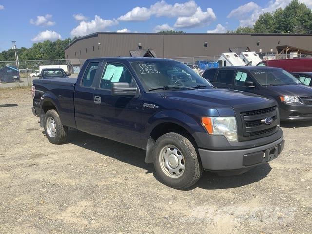 Ford F-150 XL 皮卡车