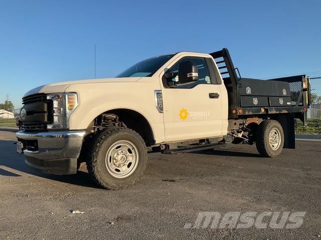 Ford F-250 平板栏板货车