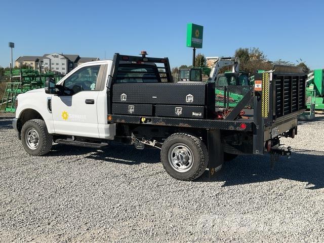Ford F-250 平板栏板货车